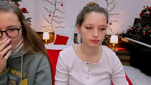 Snapshot of queenofjoyy chatting on 12.15.24 queenofjoyy online show from 12.15.24