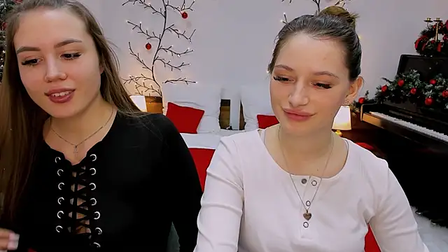 Snapshot of queenofjoyy chatting on 12.15.24 queenofjoyy online show from 12.15.24