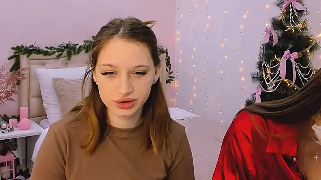 Snapshot of queenofjoyy chatting on 12.19.24 queenofjoyy online show from 12.19.24