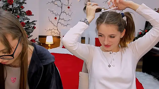 Snapshot of queenofjoyy chatting on 12.20.24 queenofjoyy online show from 12.20.24