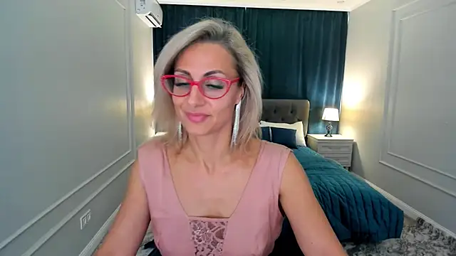 Snapshot of MuseOfStage chatting on 10.08.25 MuseOfStage online show from 10.08.25