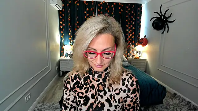 Snapshot of MuseOfStage chatting on 10.12.25 MuseOfStage online show from 10.12.25