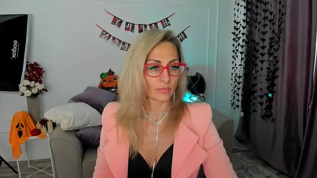 Snapshot of MuseOfStage chatting on 10.13.25 MuseOfStage online show from 10.13.25