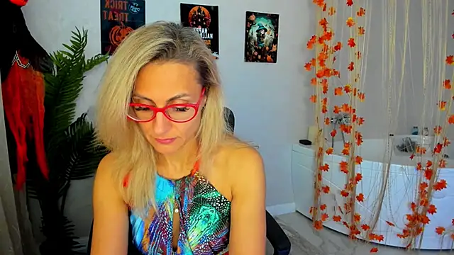 Snapshot of MuseOfStage chatting on 11.02.25 MuseOfStage online show from 11.02.25