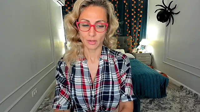 Snapshot of MuseOfStage chatting on 11.07.25 MuseOfStage online show from 11.07.25