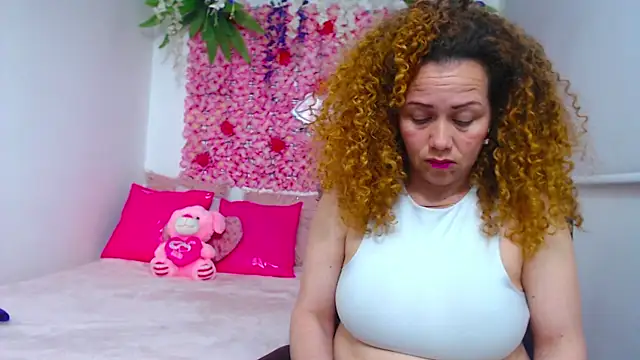 BLONDE SEXYHOT online show from 10.18.25