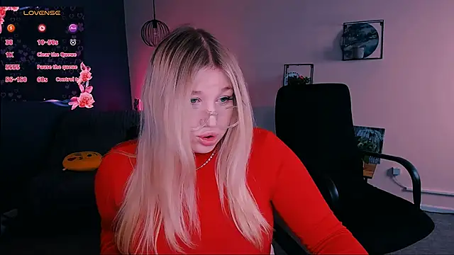 Snapshot of juli_kisss chatting on 02.28.25 juli kisss online show from 02.28.25