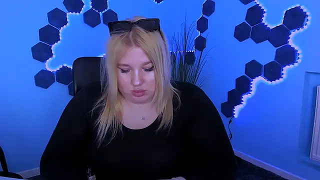 Snapshot of juli_kisss chatting on 04.24.26 juli kisss online show from 04.24.26