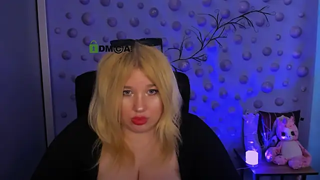 Snapshot of juli_kisss chatting on 05.14.26 juli kisss online show from 05.14.26