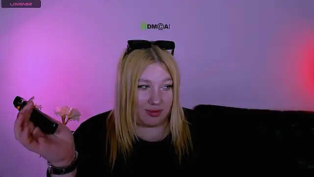 Snapshot of juli_kisss chatting on 06.10.26 juli kisss online show from 06.10.26