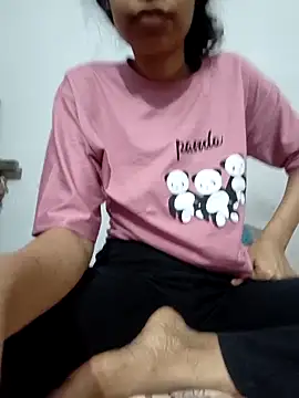 Snapshot of catreena chatting on 11.04.25 catreena online show from 11.04.25