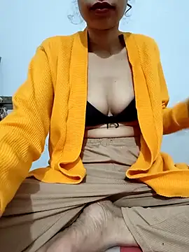 Snapshot of catreena chatting on 11.08.25 catreena online show from 11.08.25