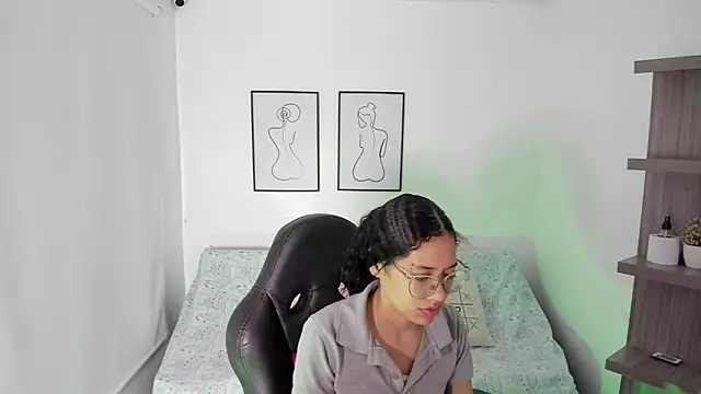 Snapshot of MAILYLOVE1 chatting on 12.14.24 MAILYLOVE1 online show from 12.14.24