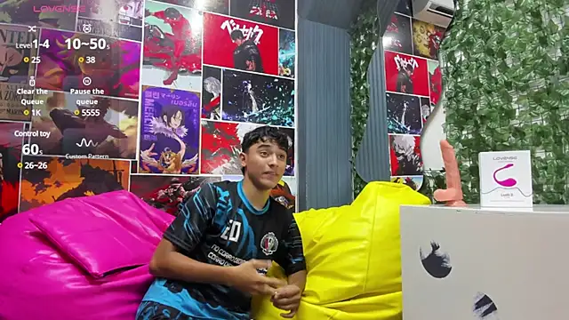 Snapshot of Austin_Cardieff chatting on 01.07.25 Austin Cardieff online show from 01.07.25