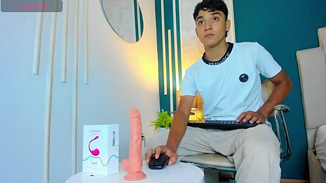 Snapshot of Austin_Cardieff chatting on 01.08.25 Austin Cardieff online show from 01.08.25