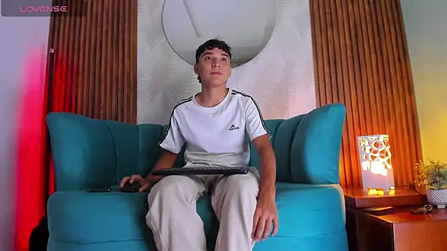 Snapshot of Austin_Cardieff chatting on 01.29.25 Austin Cardieff online show from 01.29.25