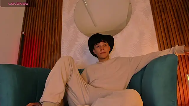 Snapshot of Austin_Cardieff chatting on 01.31.25 Austin Cardieff online show from 01.31.25