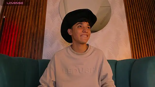 Snapshot of Austin_Cardieff chatting on 01.31.25 Austin Cardieff online show from 01.31.25