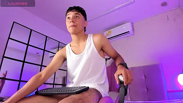 Snapshot of Austin_Cardieff chatting on 02.08.25 Austin Cardieff online show from 02.08.25