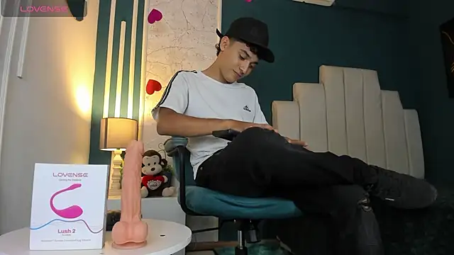 Snapshot of Austin_Cardieff chatting on 02.17.25 Austin Cardieff online show from 02.17.25