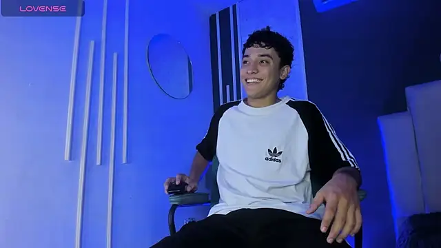 Snapshot of Austin_Cardieff chatting on 03.04.25 Austin Cardieff online show from 03.04.25