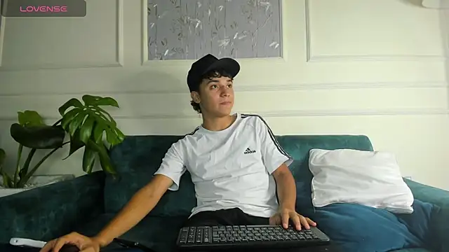 Snapshot of Austin_Cardieff chatting on 03.06.25 Austin Cardieff online show from 03.06.25