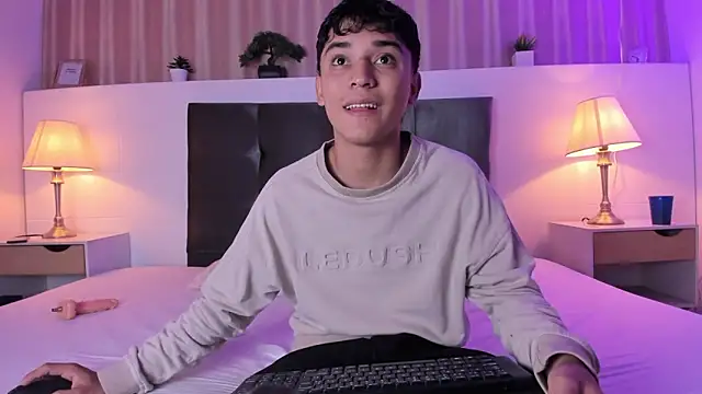 Snapshot of Austin_Cardieff chatting on 03.11.25 Austin Cardieff online show from 03.11.25