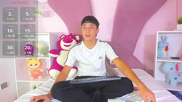 Snapshot of Austin_Cardieff chatting on 03.23.25 Austin Cardieff online show from 03.23.25