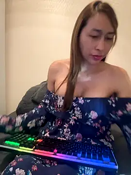 Snapshot of cieloadriano2024 chatting on 09.17.25 cieloadriano2024 online show from 09.17.25