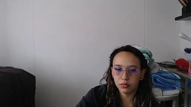 Skarlet Adams28 online show from 02.18.25