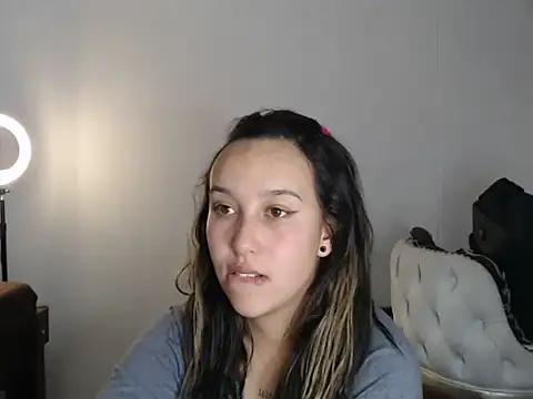 Skarlet Adams28 online show from 03.13.25