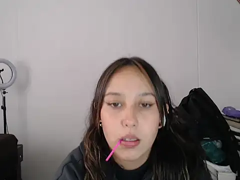 Skarlet Adams28 online show from 03.13.25