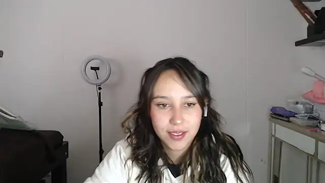 Skarlet Adams28 online show from 03.20.25