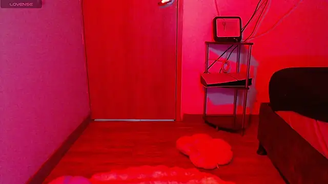 Skarlet Adams28 online show from 10.15.25