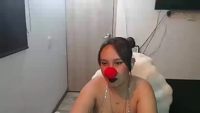 Skarlet Adams28 online show from 10.31.25