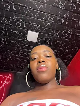 Snapshot of Thyana_LS chatting on 10.29.25 Thyana LS online show from 10.29.25