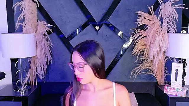 Snapshot of KylieWhite chatting on 11.08.25 KylieWhite online show from 11.08.25