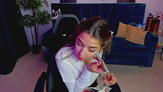 CharleneWoods online show from 11.04.25