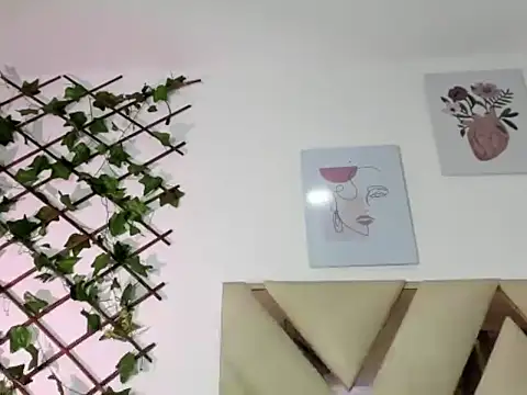 Snapshot of valery_sweet04 chatting on 10.05.25 valery sweet04 online show from 10.05.25