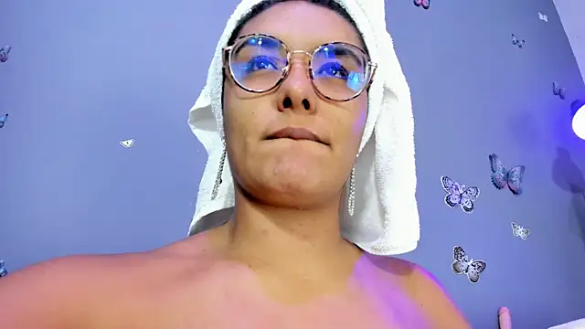 Snapshot of Kaira_mosse chatting on 10.21.25 Kaira mosse online show from 10.21.25