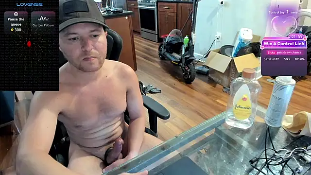 Snapshot of aaron_s_x chatting on 06.17.26 aaron s x online show from 06.17.26