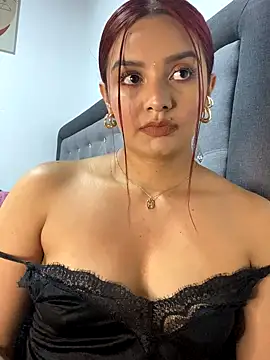 Melanyprada online show from 10.13.25