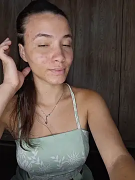 HelenHoltz online show from 12.17.25