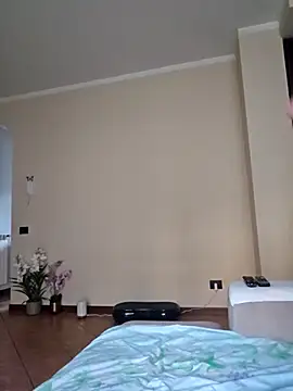 Snapshot of MichelleCara chatting on 10.07.25 MichelleCara online show from 10.07.25