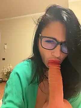 Snapshot of MichelleCara chatting on 10.29.25 MichelleCara online show from 10.29.25