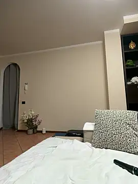 Snapshot of MichelleCara chatting on 11.05.25 MichelleCara online show from 11.05.25