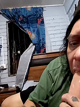 Snapshot of maxi_6969 chatting on 11.17.25 maxi 6969 online show from 11.17.25