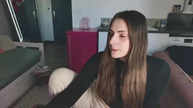 Snapshot of ce_leste__ chatting on 10.02.25 ce leste online show from 10.02.25