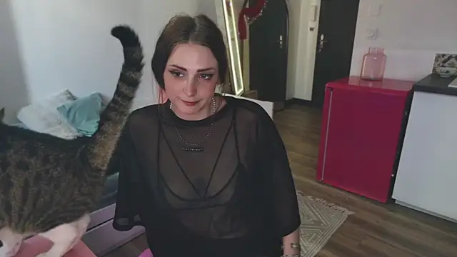 Snapshot of ce_leste__ chatting on 10.18.25 ce leste online show from 10.18.25