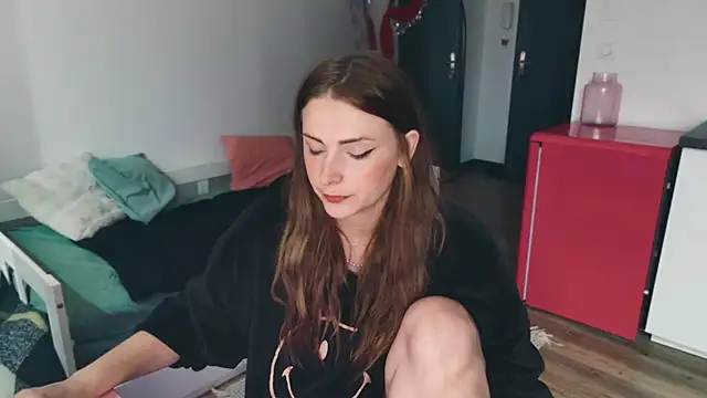 Snapshot of ce_leste__ chatting on 10.23.25 ce leste online show from 10.23.25